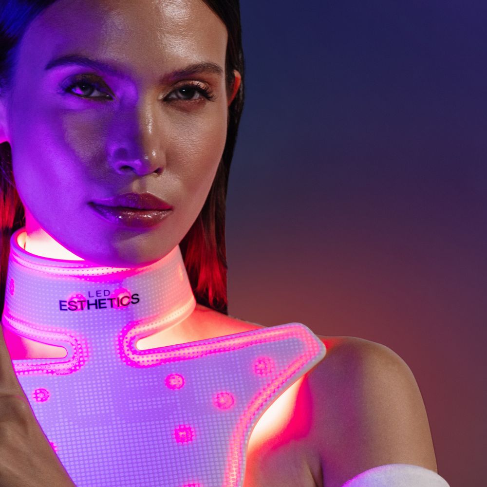 LED ESTHETICS - GLOTECH COLLAR - RED LIGHT NECK & CHEST RENEWAL MASK