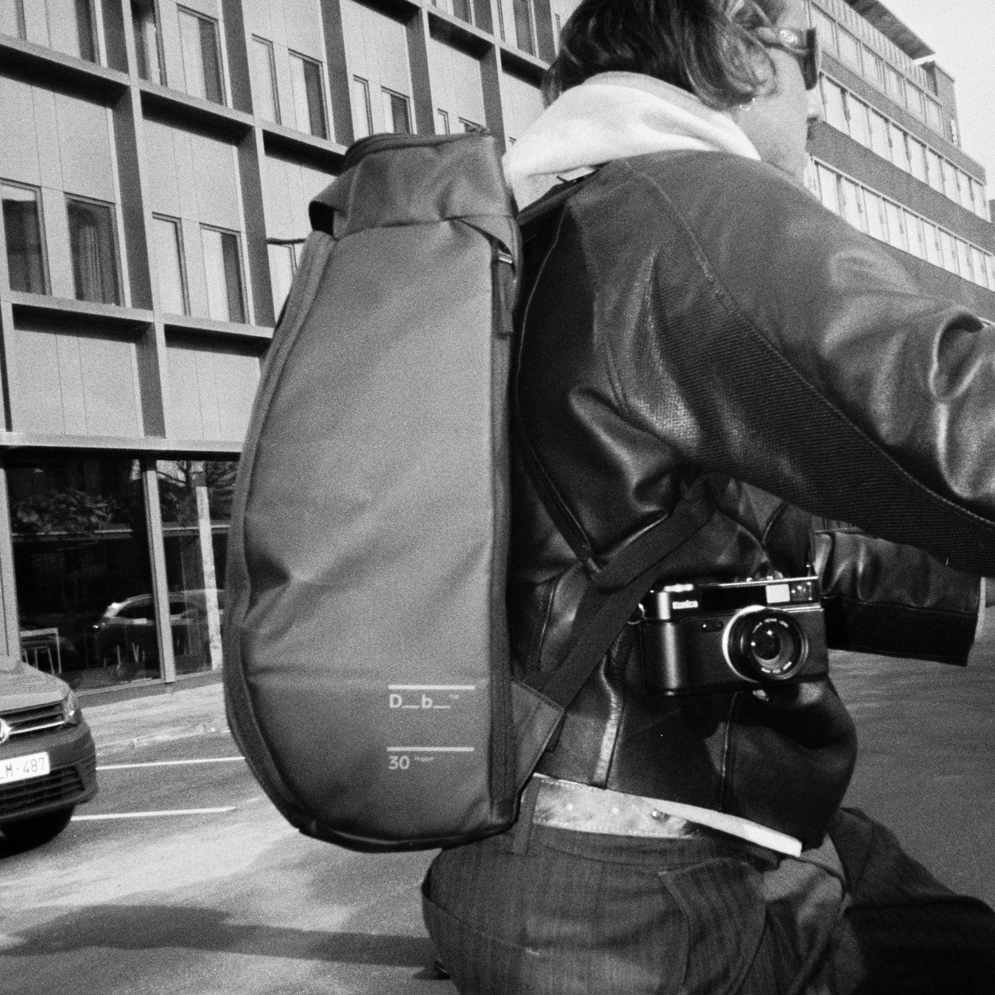 D_B_ - HUGGER BACKPACK 30L - BLACK OUT