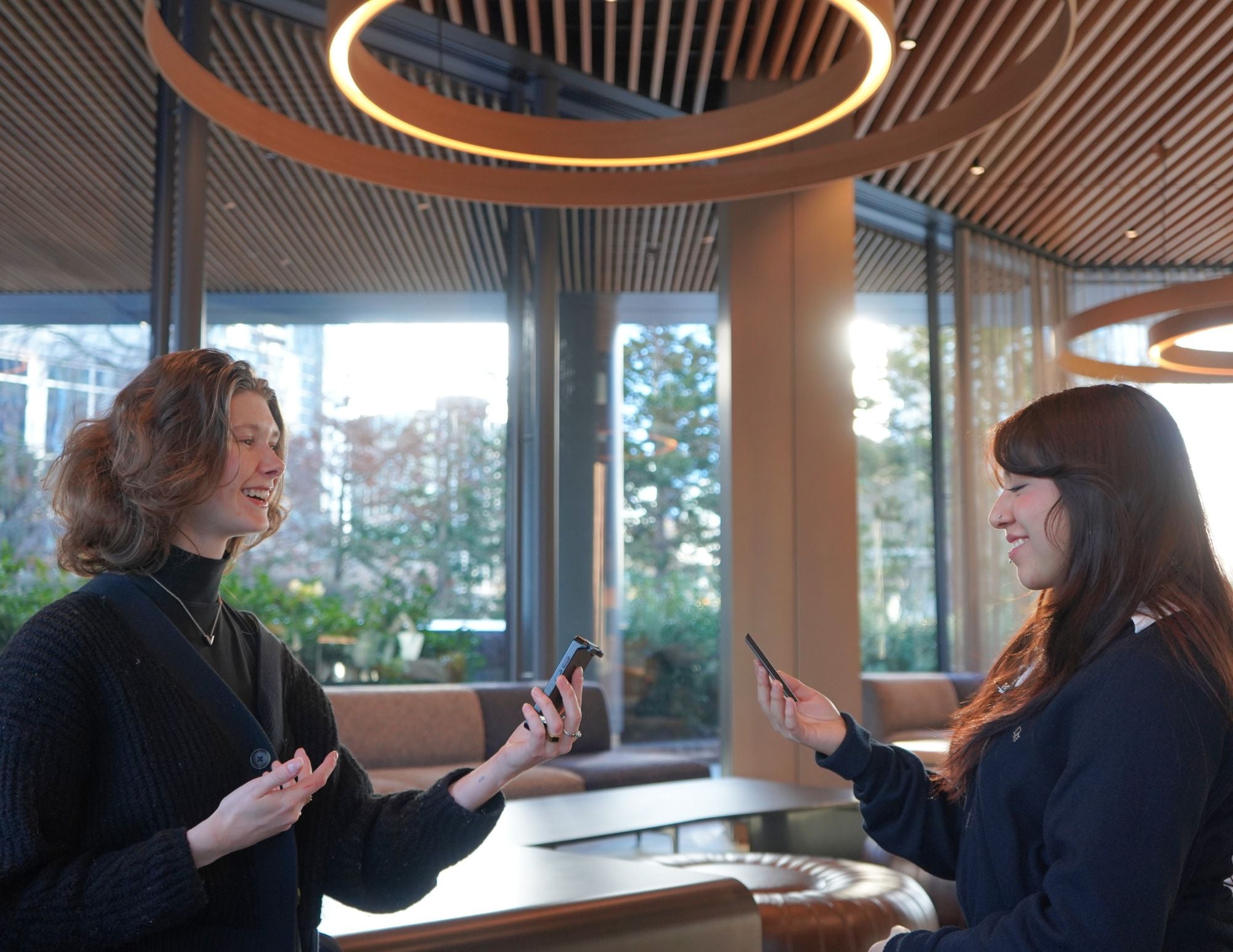 ITOURTRANSLATOR - DUAL SCREEN LANGUAGE TRANSLATION DEVICE