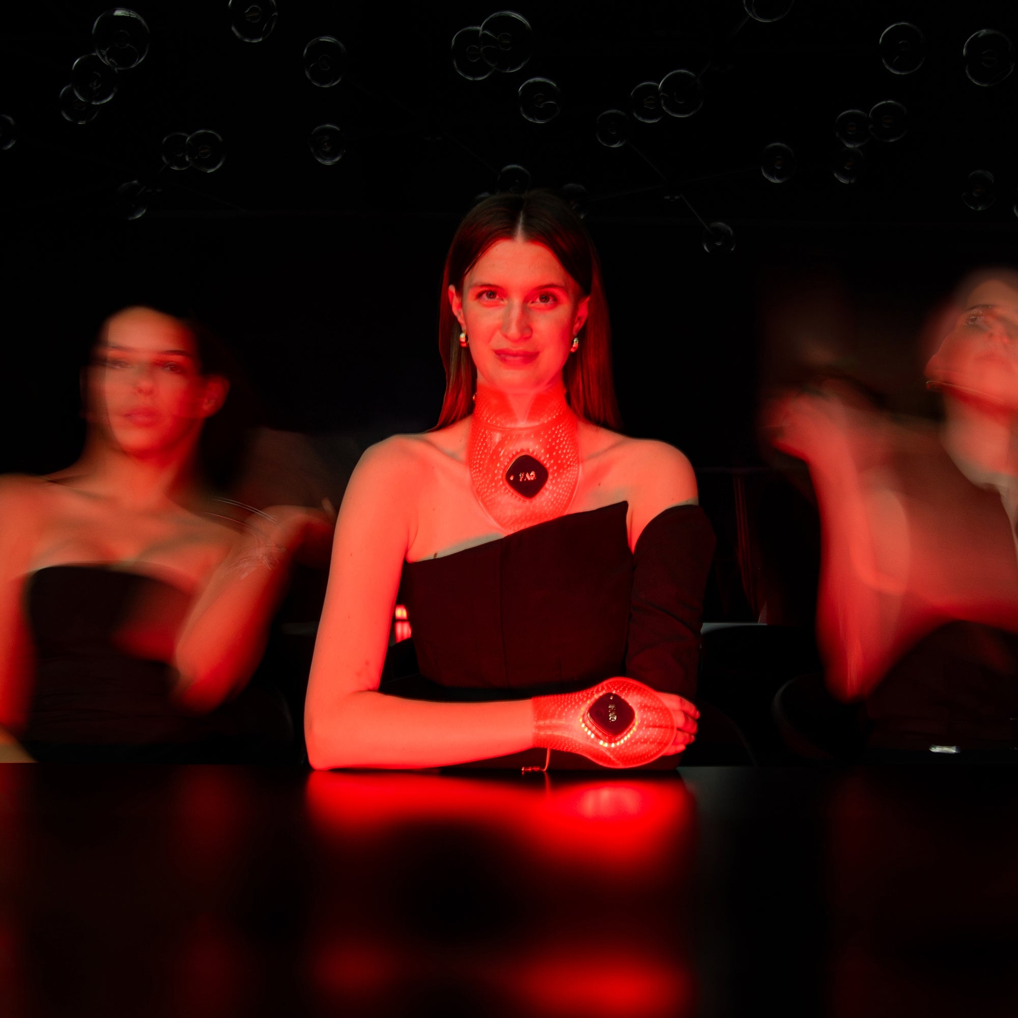 FOREO - FAQ 211 SILICONE LED + NEAR - INFRARED NECK & DECOLLETE MASK