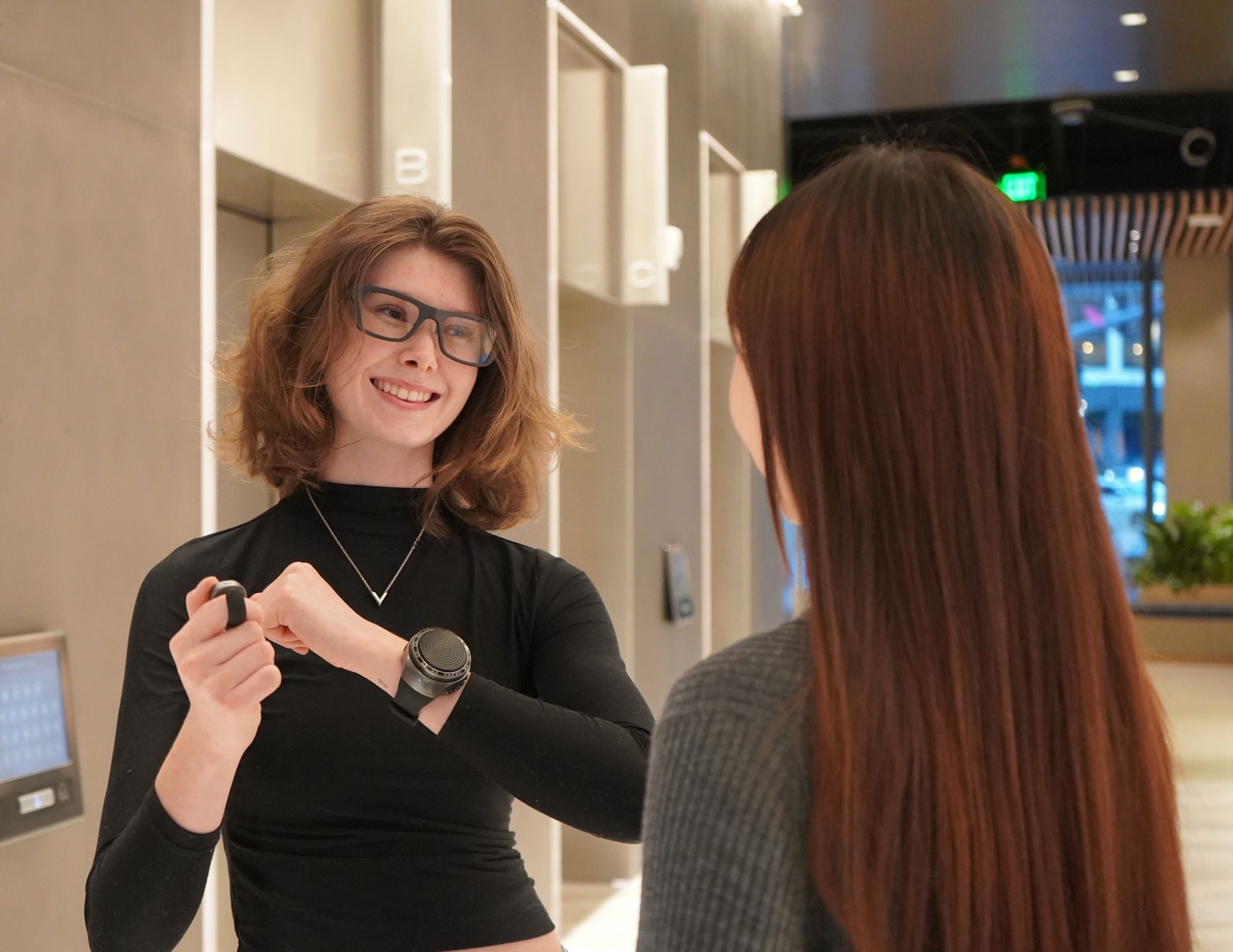 ITOURTRANSLATORITOUR - TRANSLATOR GO2 AR GLASSES WITH AI - POWERED 127 - LANGUAGE TRANSLATION & SPEAKER WATCH