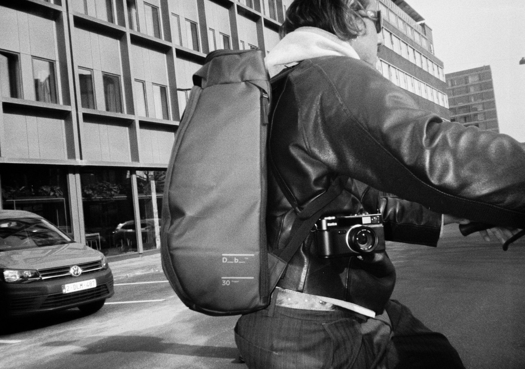 D_B_ - HUGGER BACKPACK 30L - BLACK OUT