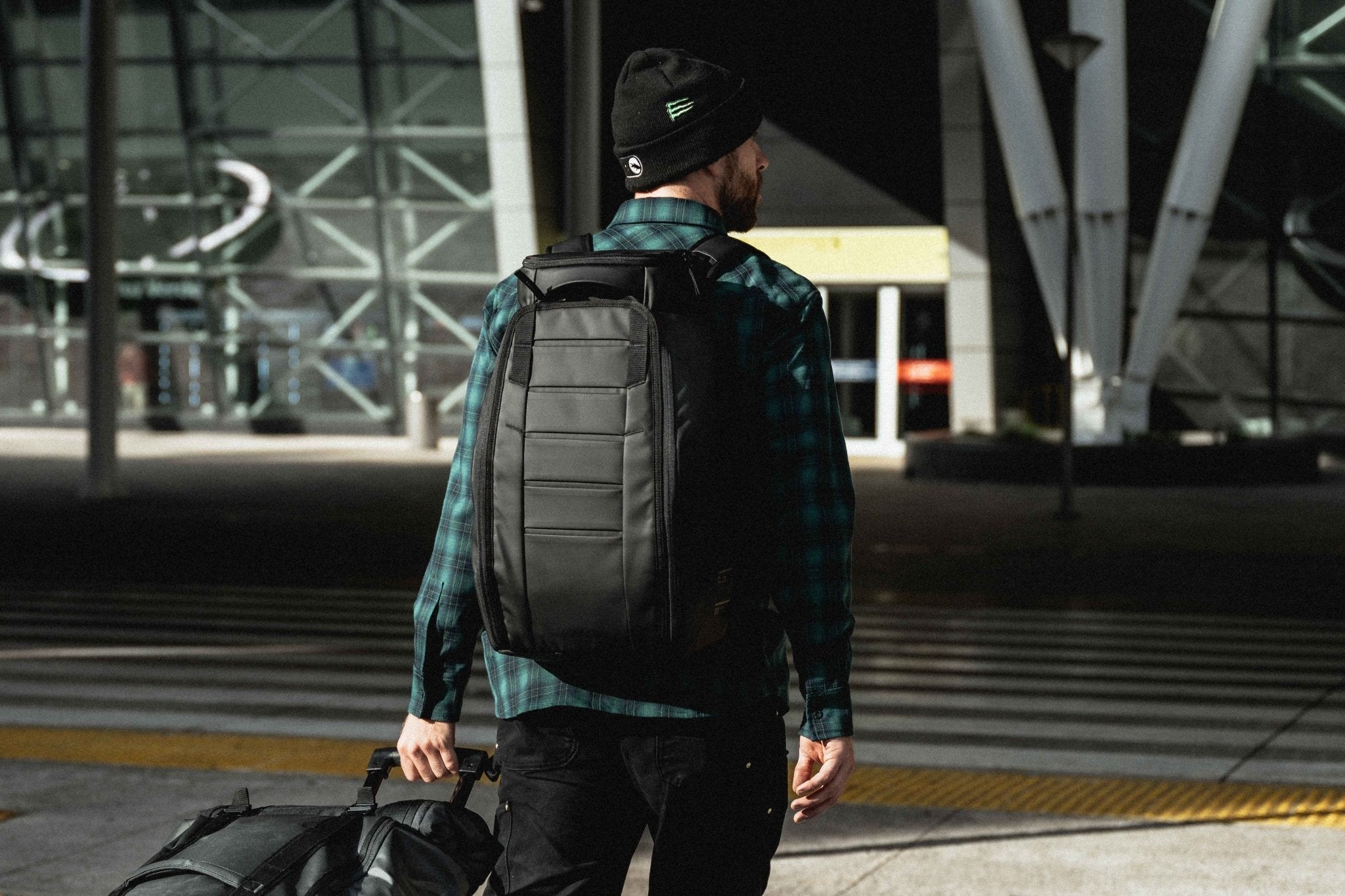 D_B_ - HUGGER BACKPACK 30L - BLACK OUT