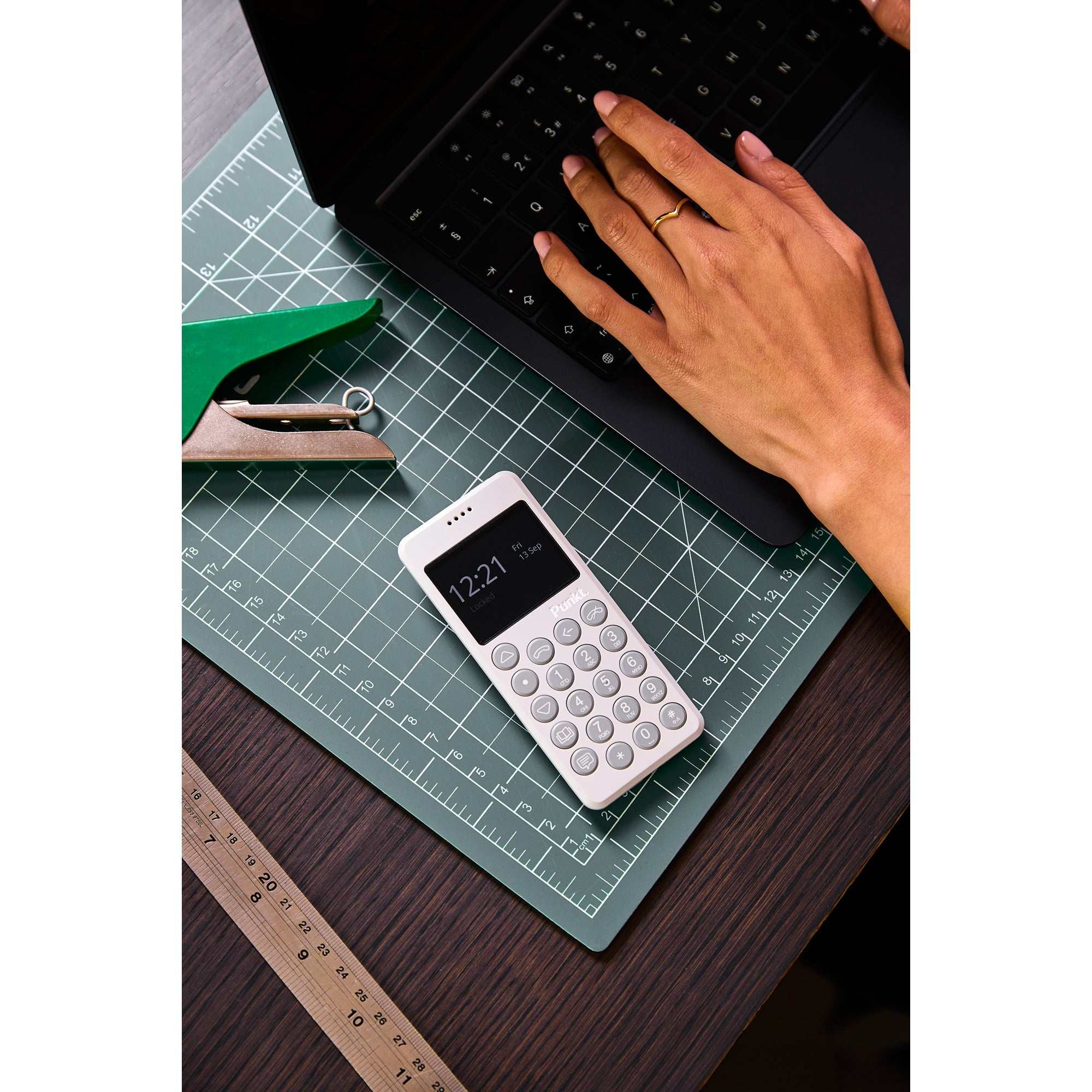 PUNKT. - MP02 / GENERATION 2 MOBILE PHONE INT. VERSION | tm:rw