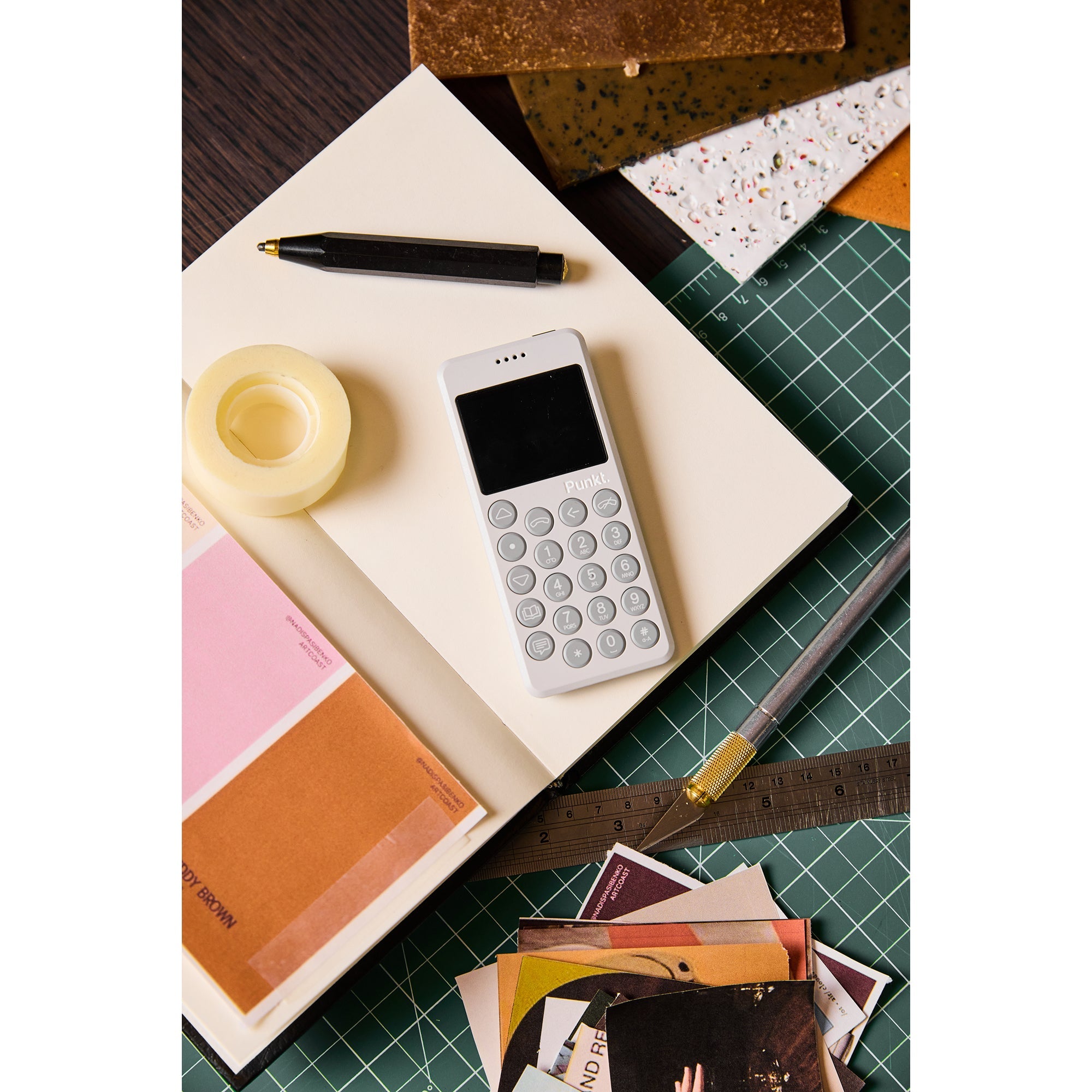 PUNKT. - MP02 / GENERATION 2 MOBILE PHONE INT. VERSION