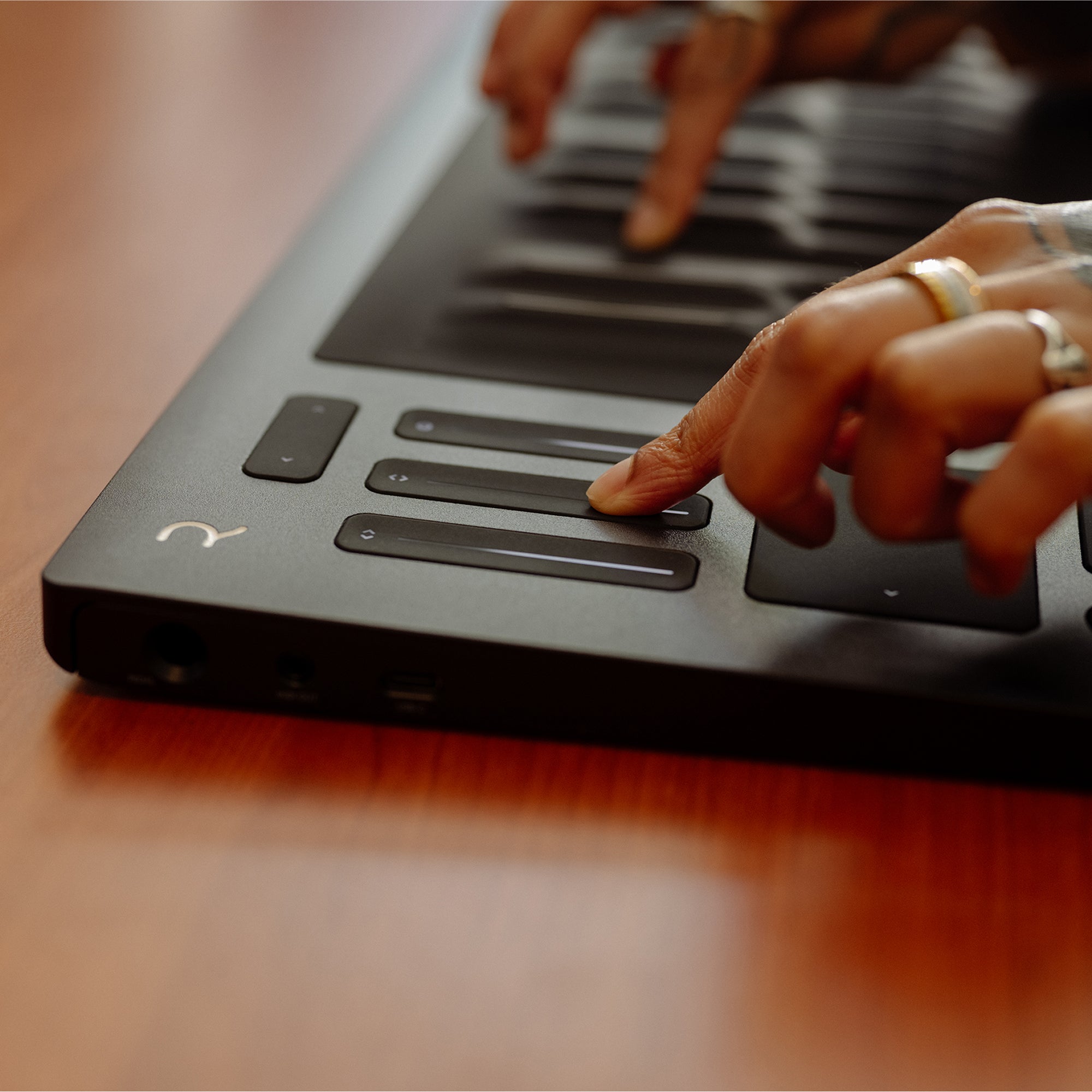ROLI - SEABOARD 2 IN EBONY BLACK / MIDI KEYBOARD