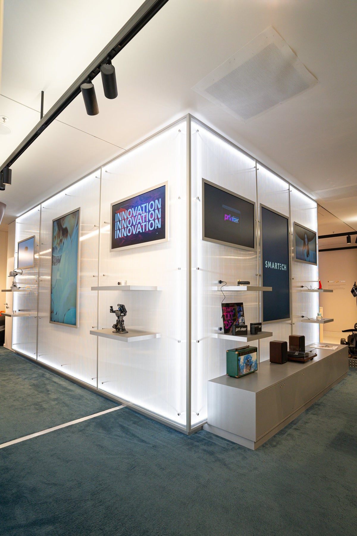 Illuminated display cube at KaDeWe, Berlin